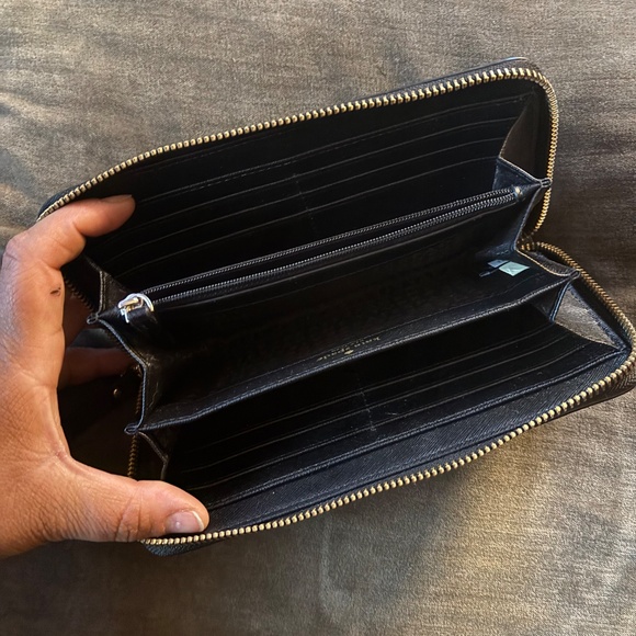 Kate Spade ♠️ Wallet - Picture 3 of 7
